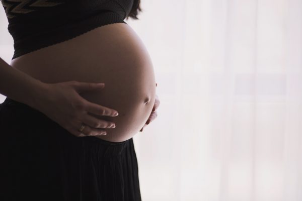 El Govern espanyol demana a la Fiscalia que investigui les pràctiques les pràctiques de facilitar la maternitat subrogada